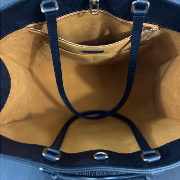 Louis Vuitton OnTheGo GM tote bag in black Monogram Empreinte leather - Picture 7 of 12